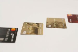 現物買いと信用買いの違いについて詳しく解説しますか？