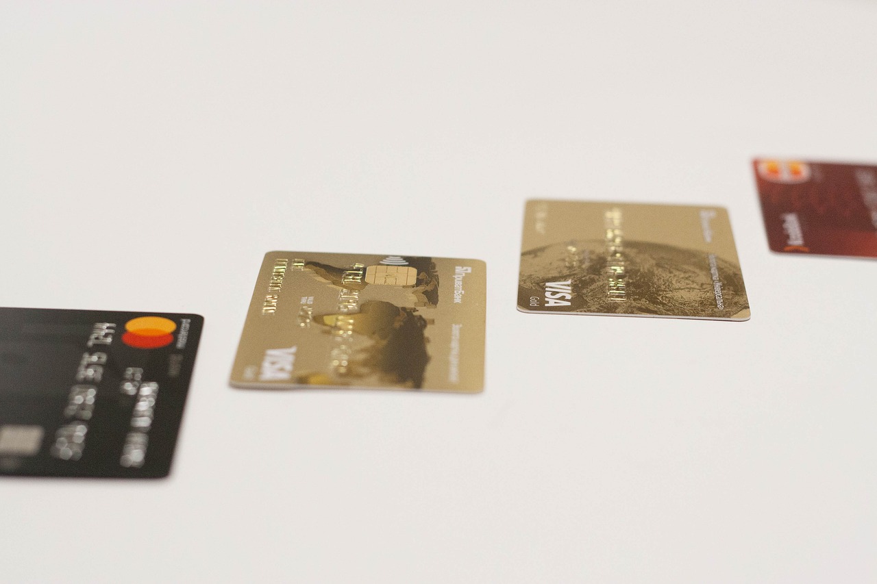 現物買いと信用買いの違いについて詳しく解説しますか？