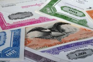 国内株式現物取引とはどのような仕組みで行われるのか？