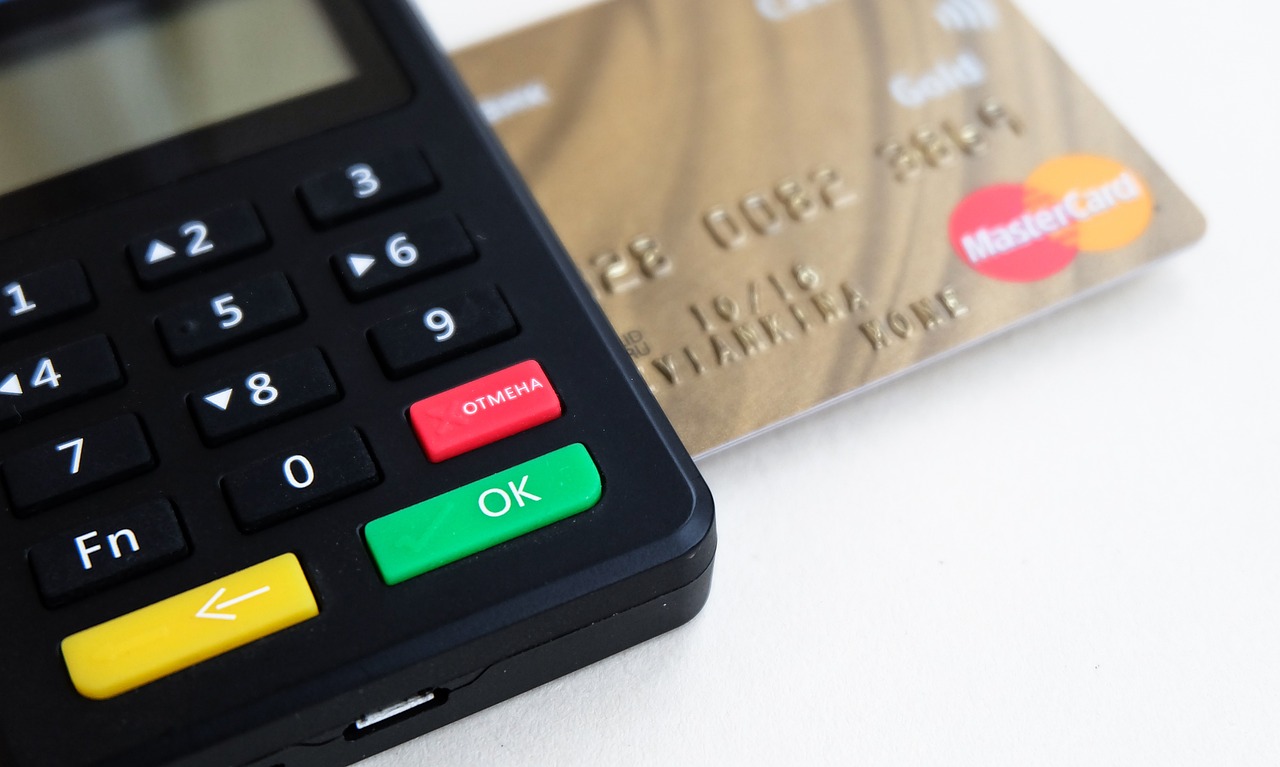 現物と信用の違いとは何ですか？